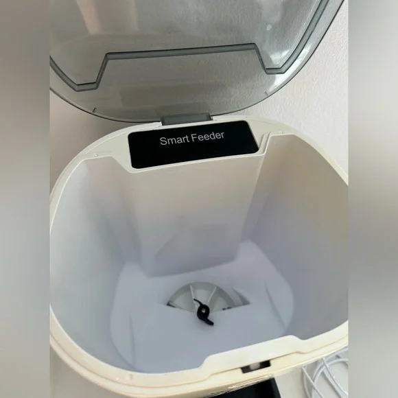 Automatic dog food feeder 🐾